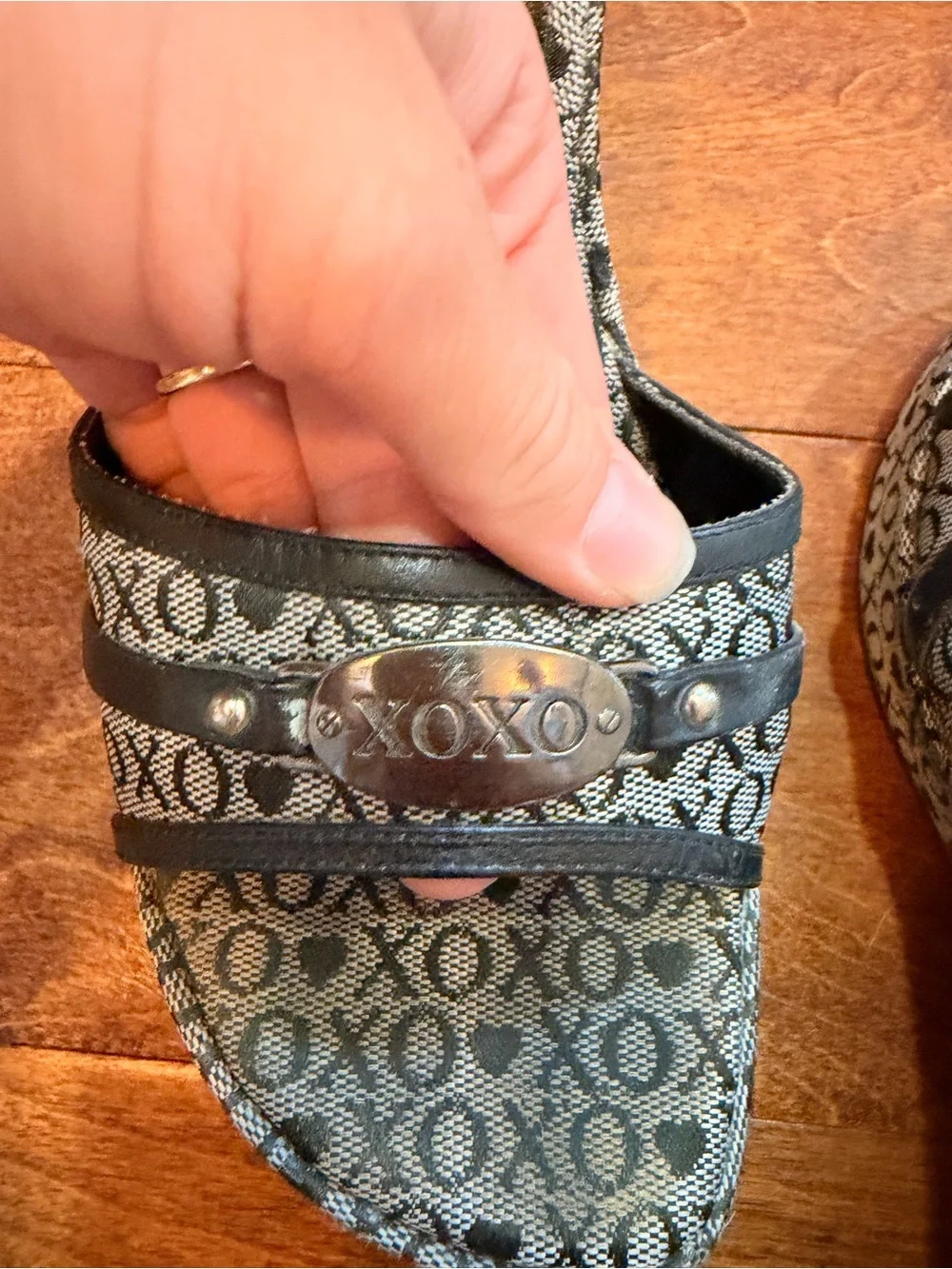 XOXO Patterned Black and Gray Wedge Slide Sandals